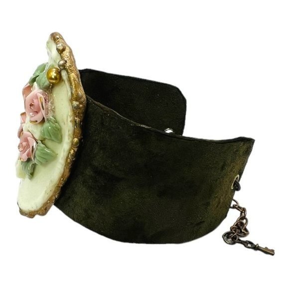 Vintage Broken China Caged in Artisan Metalwork Cabochon & Suede Cuff Bracelet - Picture 9 of 17